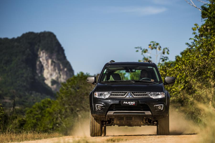  Mitsubishi Pajero HPE-S 2015 года  (фото 10 из 10)